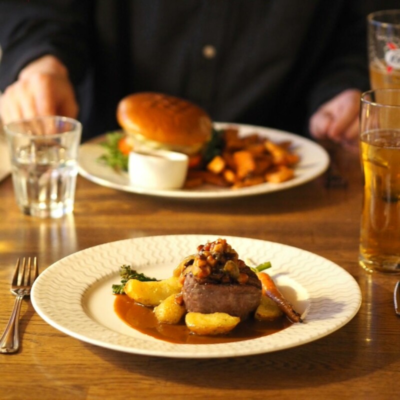 Saariselän Ravintola Kaltion a la carte ruokalistalla on tarjolla paikalliset herkulliset ruoat ja juomat