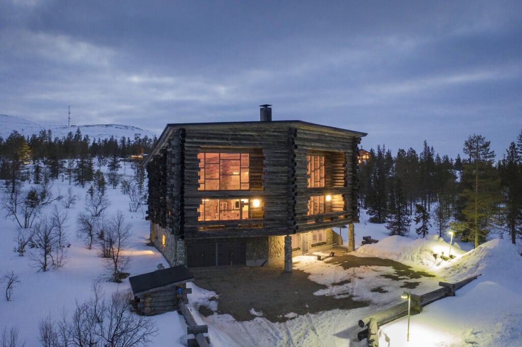 Talvinen ulkokuva Villa Laavusta