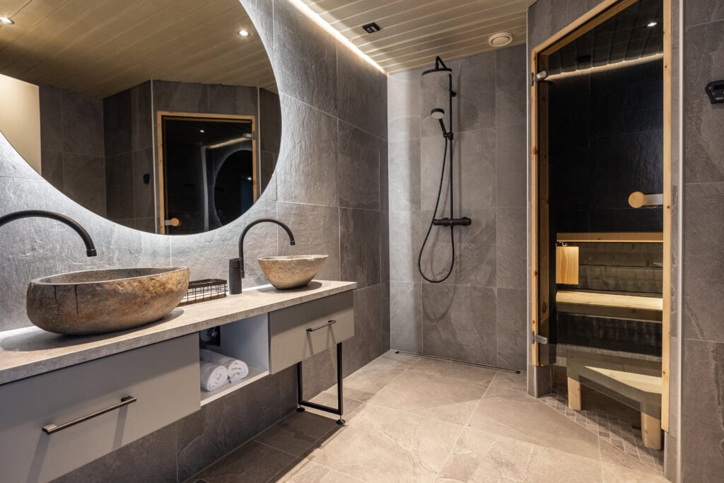 Rakka Deluxe room bathroom and sauna