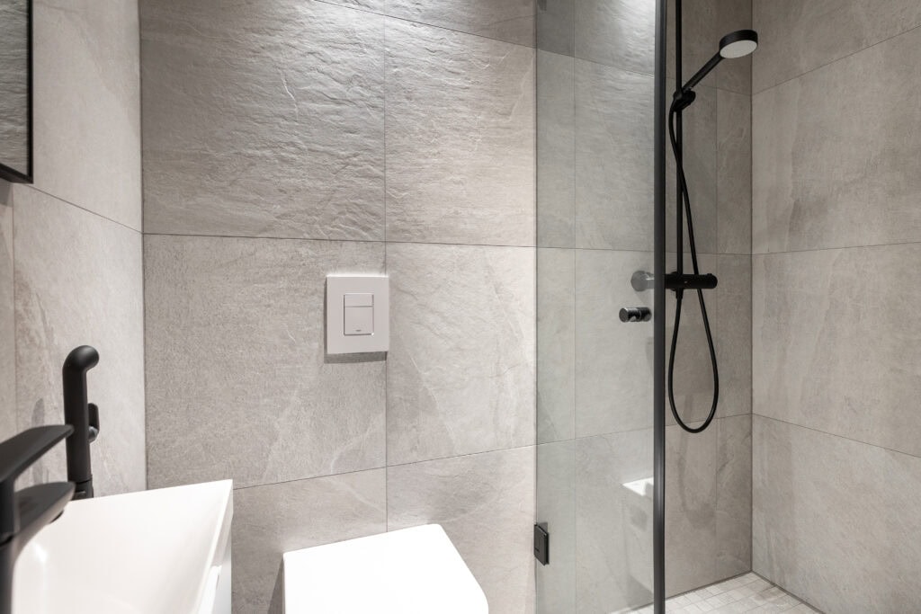 Rakka Superior room bathroom