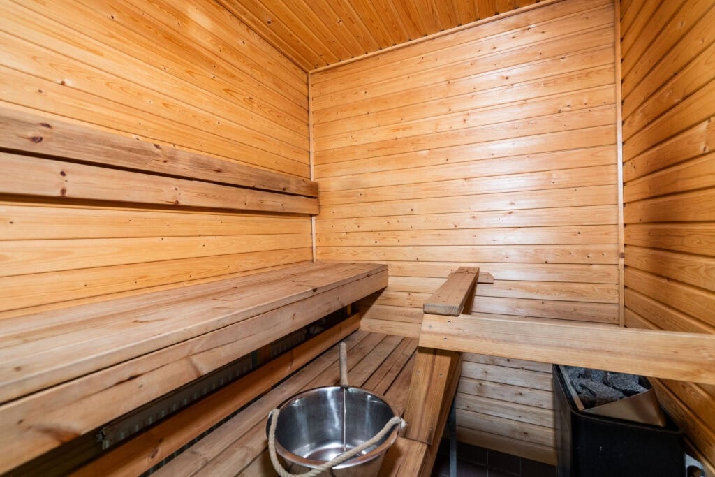 Tunturin kahden makuuhuoneen huoneiston sauna