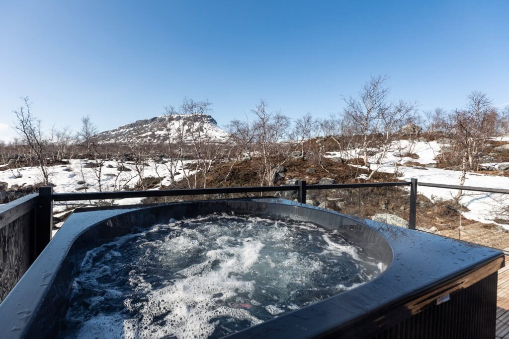 Rakka Suite outdoor hot tub with views to Saana fell